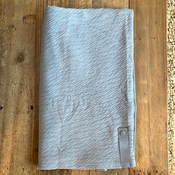Lululemon Crinkle Vinyasa Scarf - Picture 9 of 9